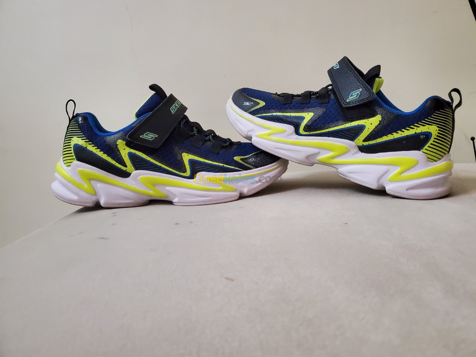 Skechers wavetronic