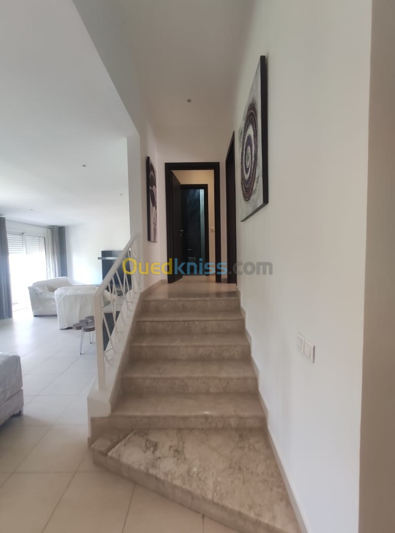 Location Appartement F4 Alger Hydra