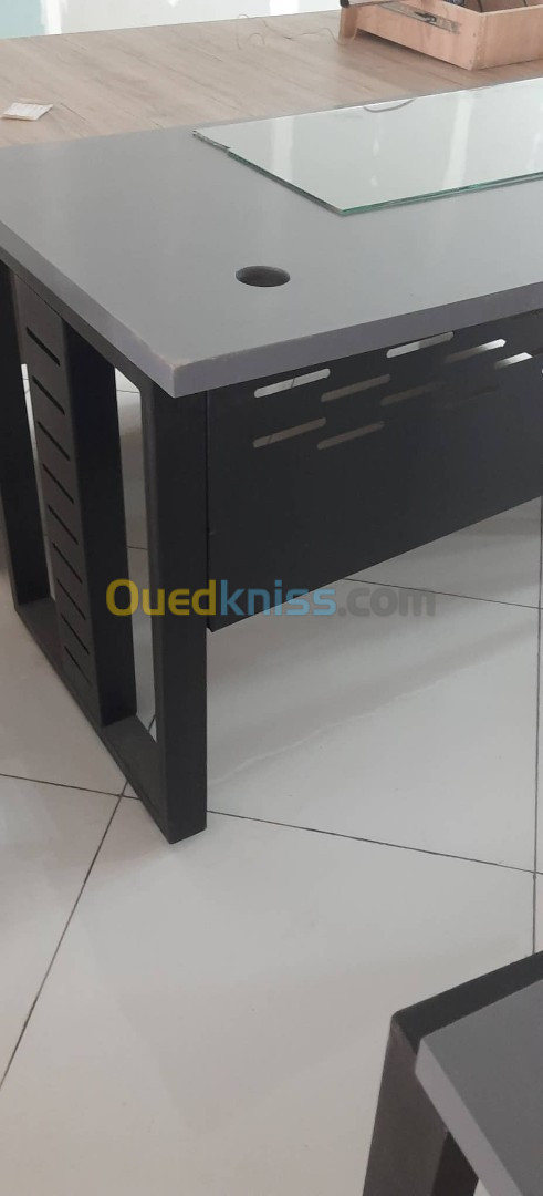 Bureau pc gamer/ travail /freelance pieds metalique Gris