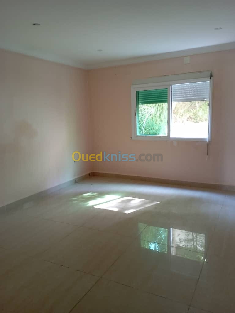 Location Appartement F4 Annaba Annaba