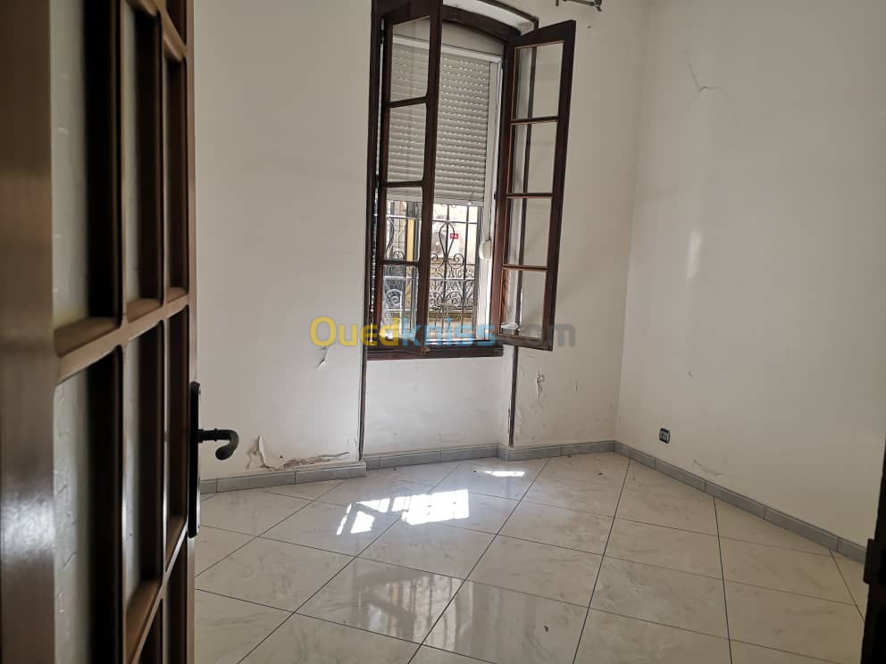 Location Appartement F5 Annaba Annaba