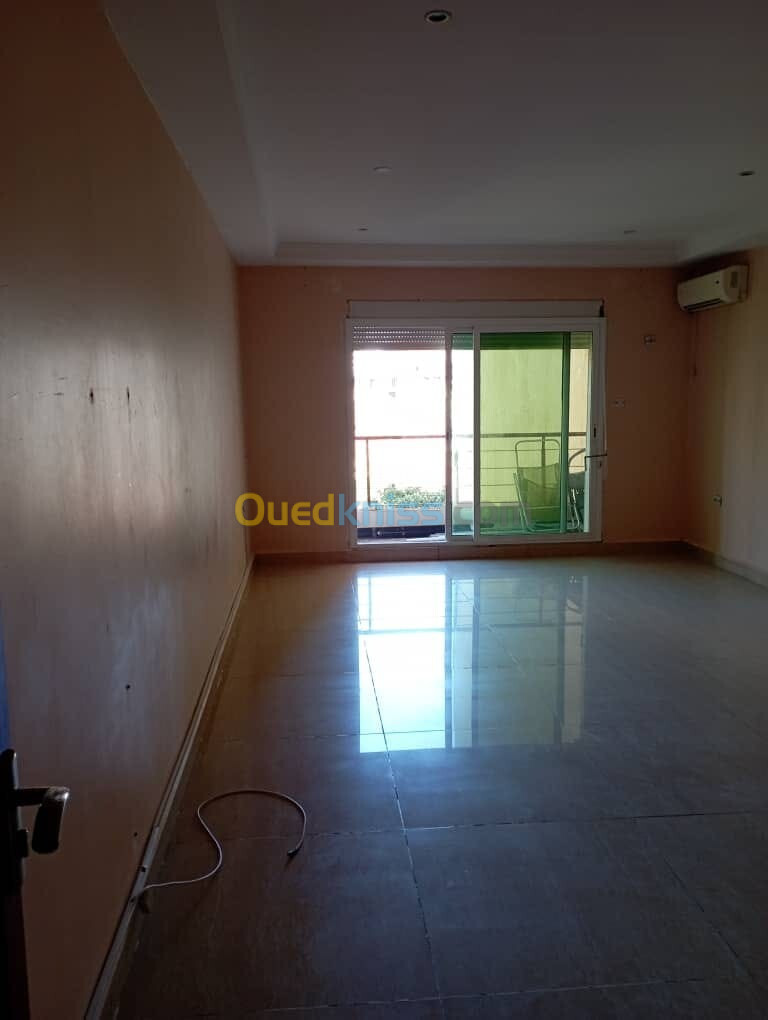 Location Appartement F4 Annaba Annaba