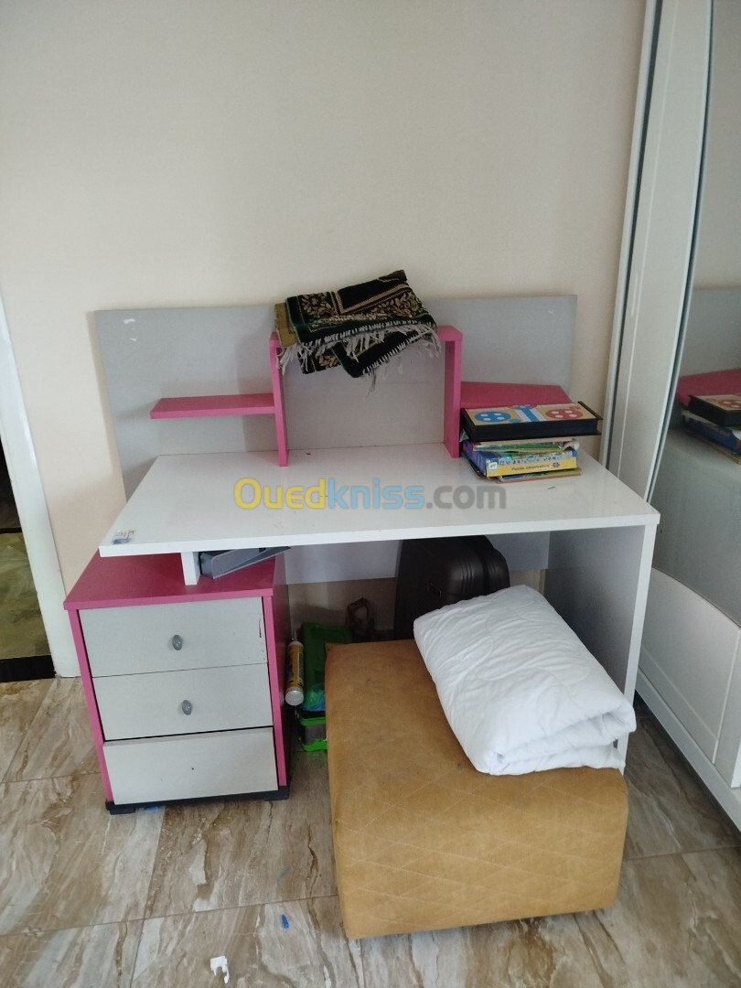 Armoire et  bureau enfant 