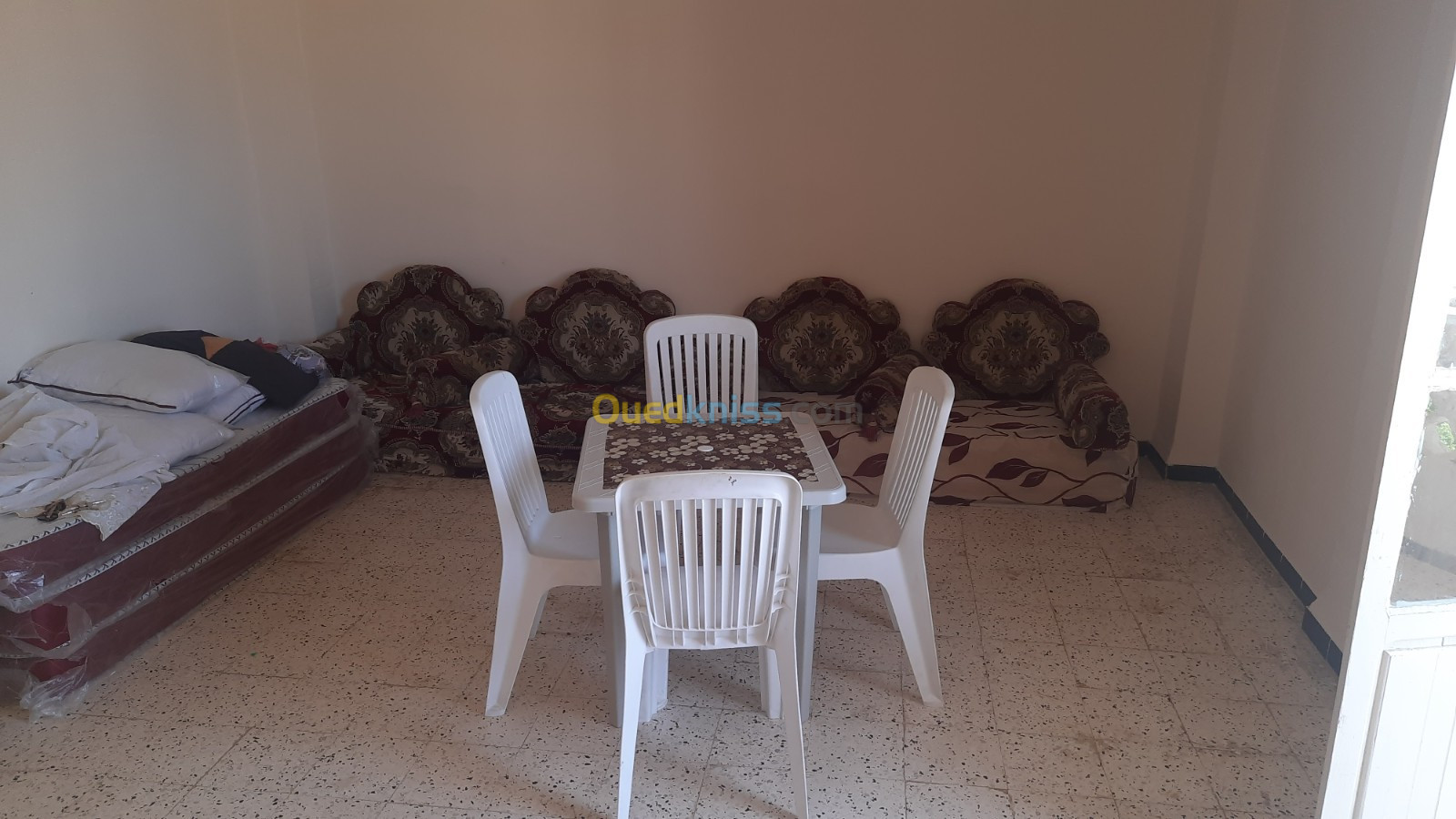 Location vacances Appartement F3 Chlef Tenes