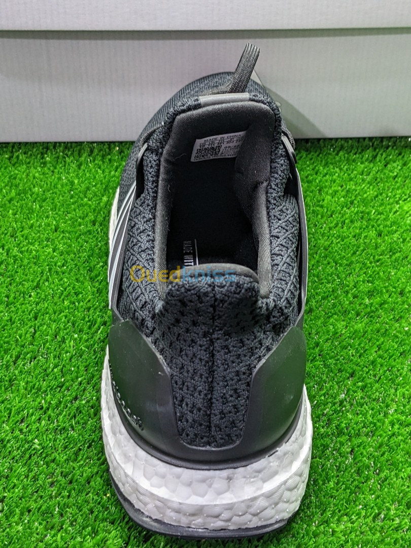 Adidas CHAUSSURE ULTRABOOST 5 DNA RUNNING - Ref GV8749 - Original اصلية - Pointure 46 2/3 / 30 CM