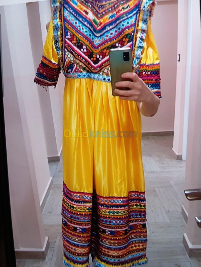 Je met en vente une jolie robe kabyle et un kaftan 