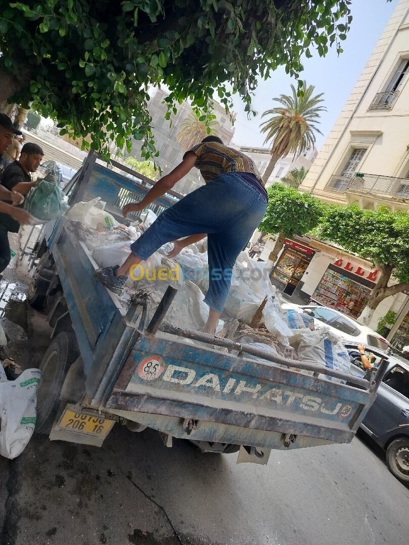 Charge Et Décharge La Casse Sur Alger boumerdes Transport Déchet Et Case Espace Vert. 