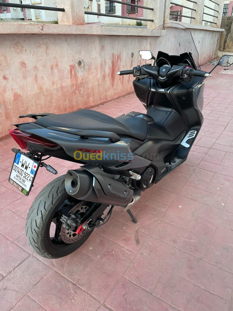 Yamaha Tmax 2022