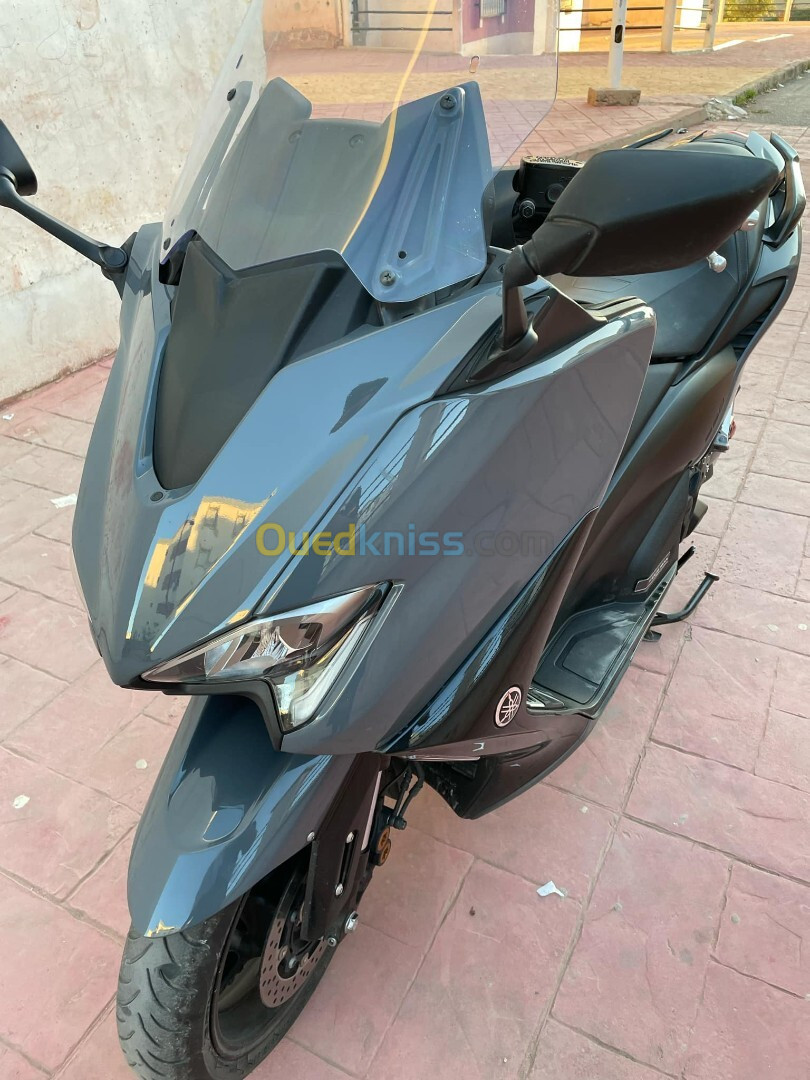 Yamaha Tmax 2022