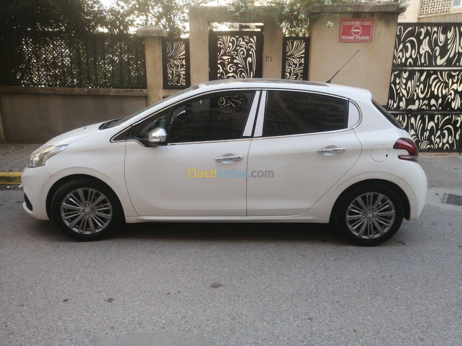 Peugeot 208 2015 Allure Facelift