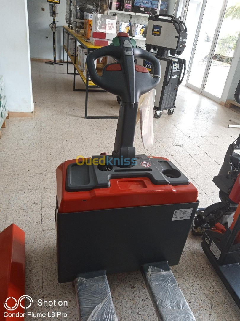 TRANSPALLETE ELECTRIQUE NOBELIFTE  1500 KG 12 V/85