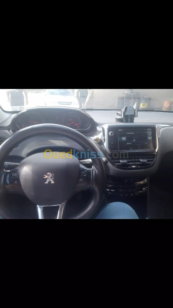 Peugeot 208 2015 Allure