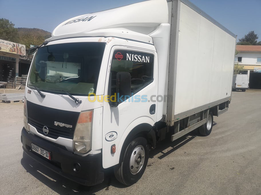 Nissan Cabstar nt 400 2015