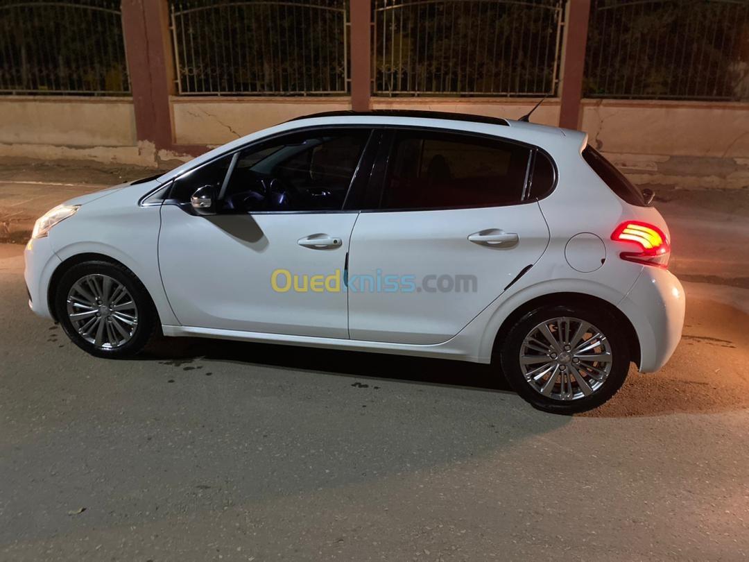 Peugeot 208 2018 Allure