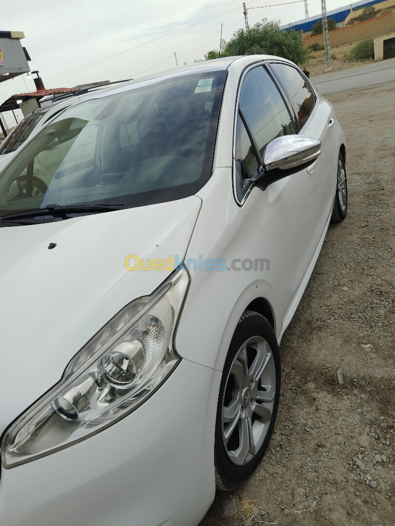 Peugeot 208 2015 Allure