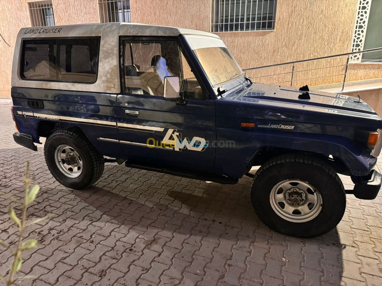 Toyota Land Cruiser 1992 Court