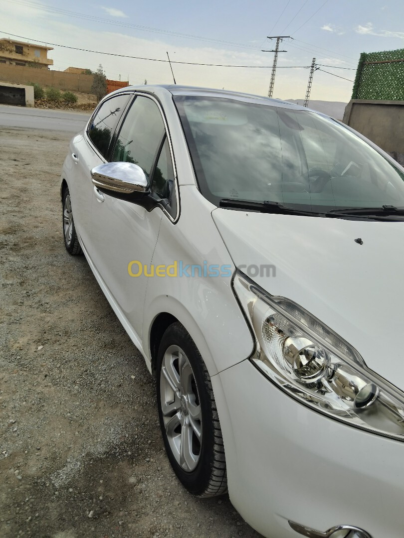 Peugeot 208 2015 Allure