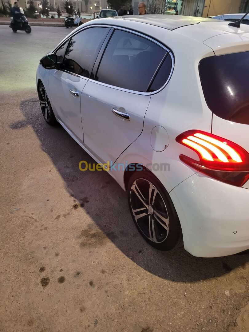 Peugeot 208 2017 Giti line