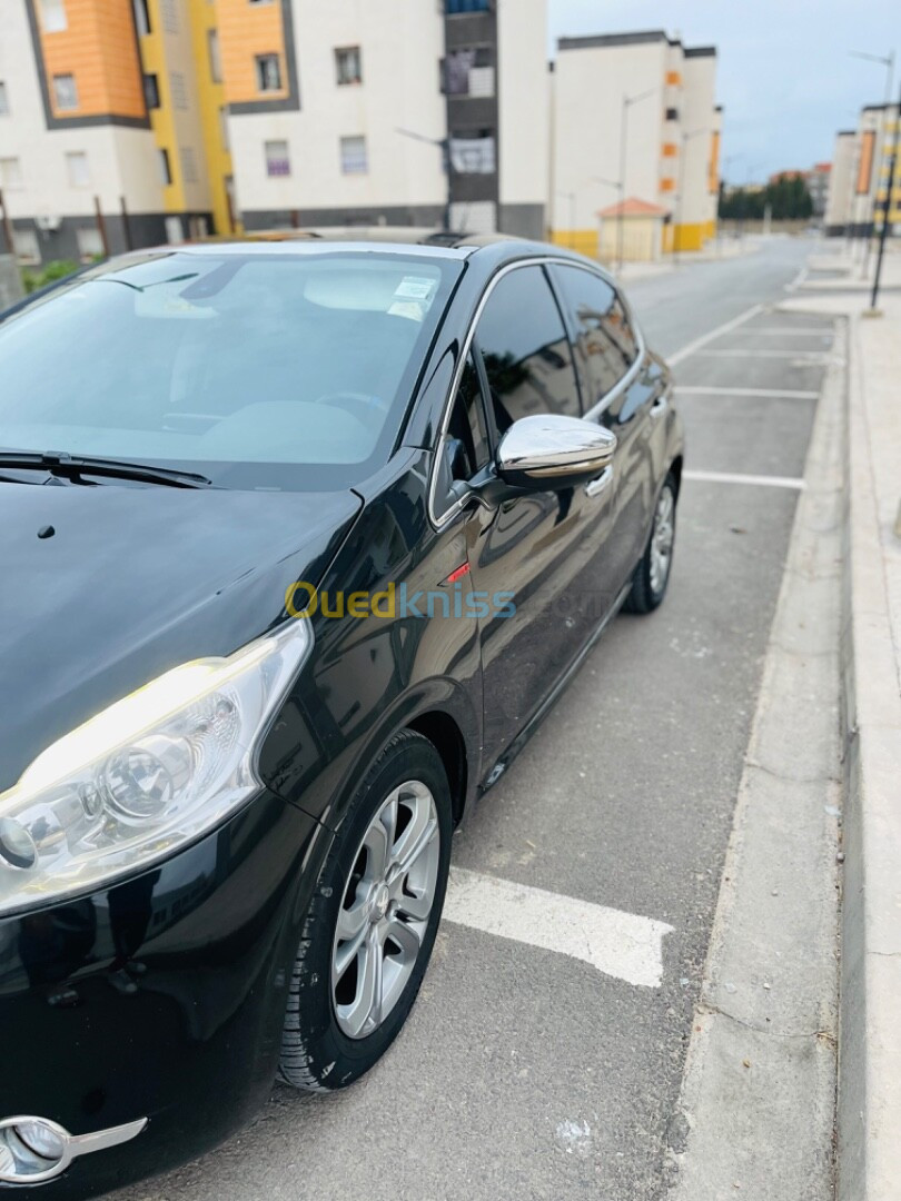 Peugeot 208 2015 Allure Facelift