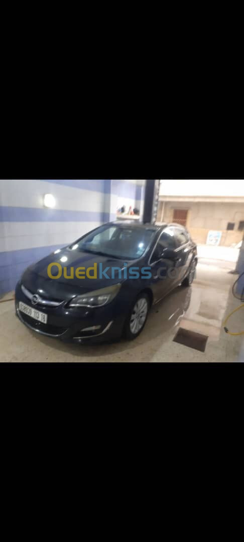 Opel Astra 4 portes 2013 