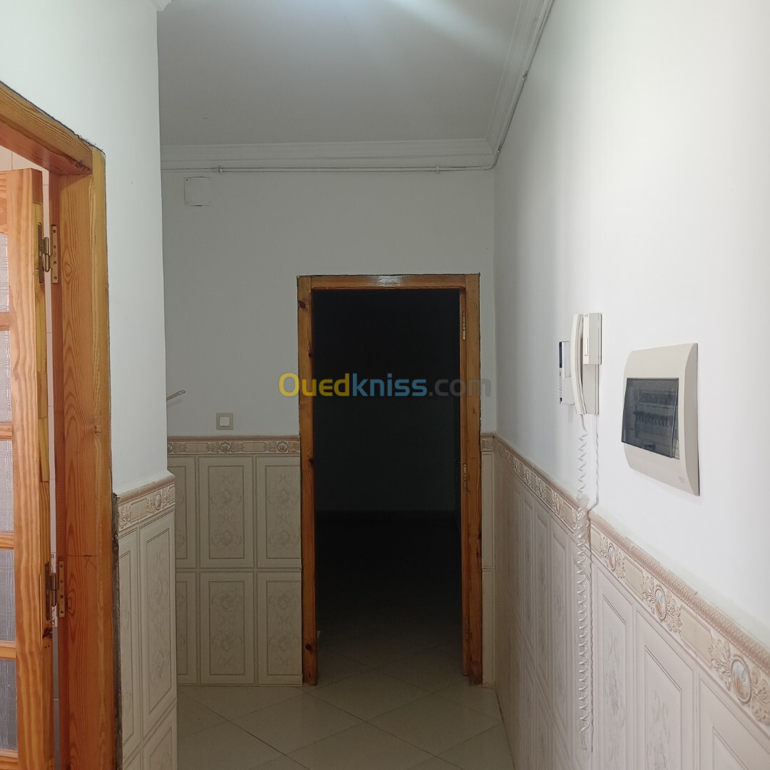 Location Niveau De Villa F01 Blida Soumaa