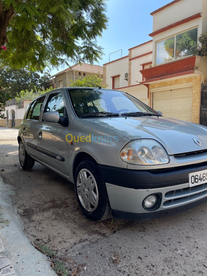 Renault Clio 2 2000 Initile Paris