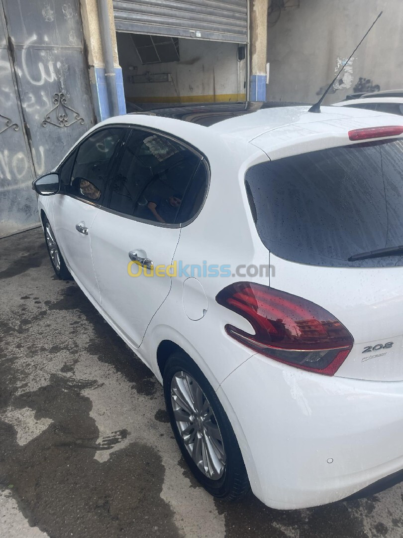 Peugeot 208 2015 Allure Facelift