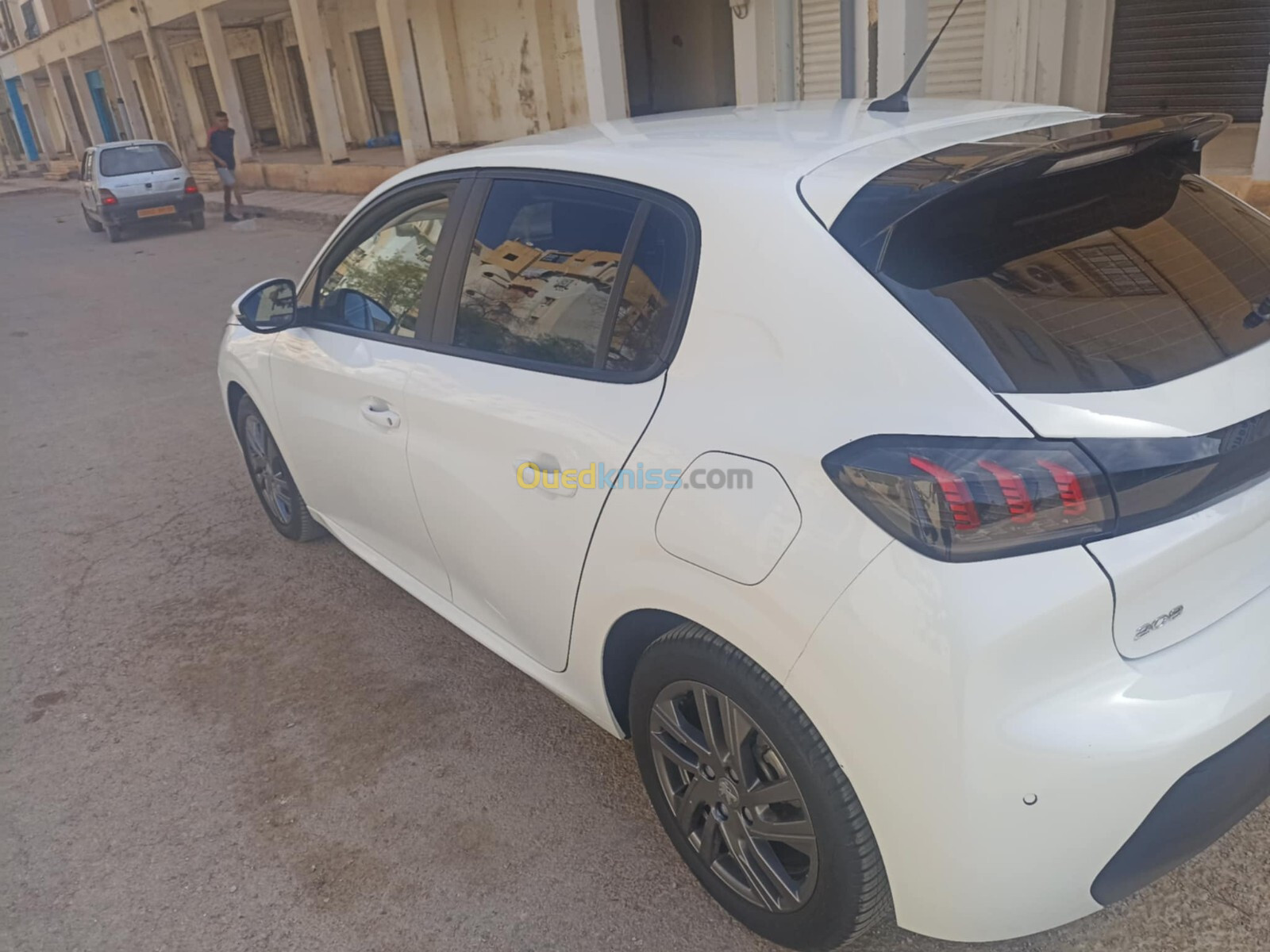 Peugeot 208 2021 Silver Line