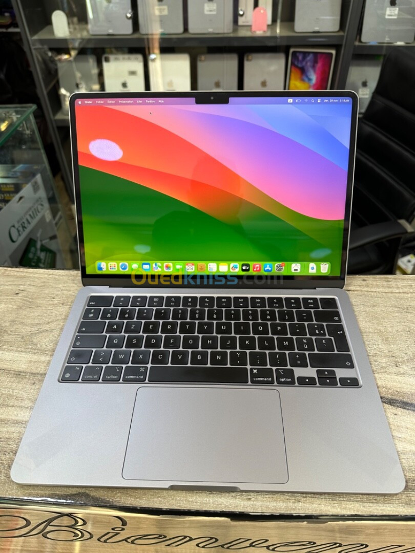 MacBook Air M2 13.3" 8G 256G mdm état comme neuf 