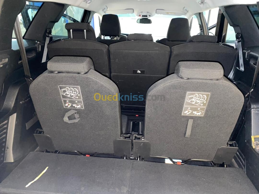 Peugeot 5008 2021 Access