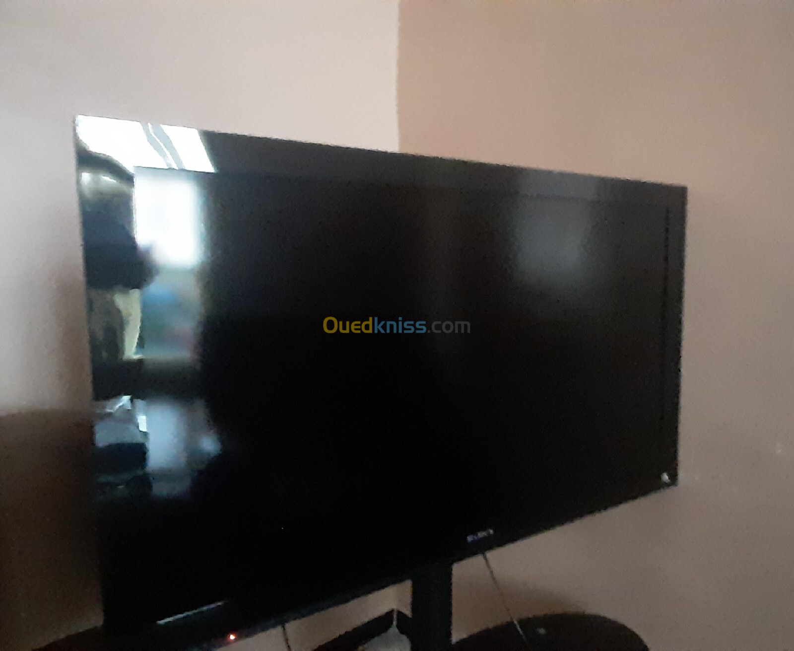 Télévision Sony BRAVIA 40 POUCE (légère tache noir sur l'écran)