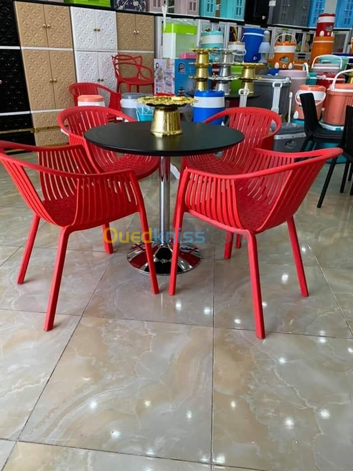 Table et chaise en plastique 