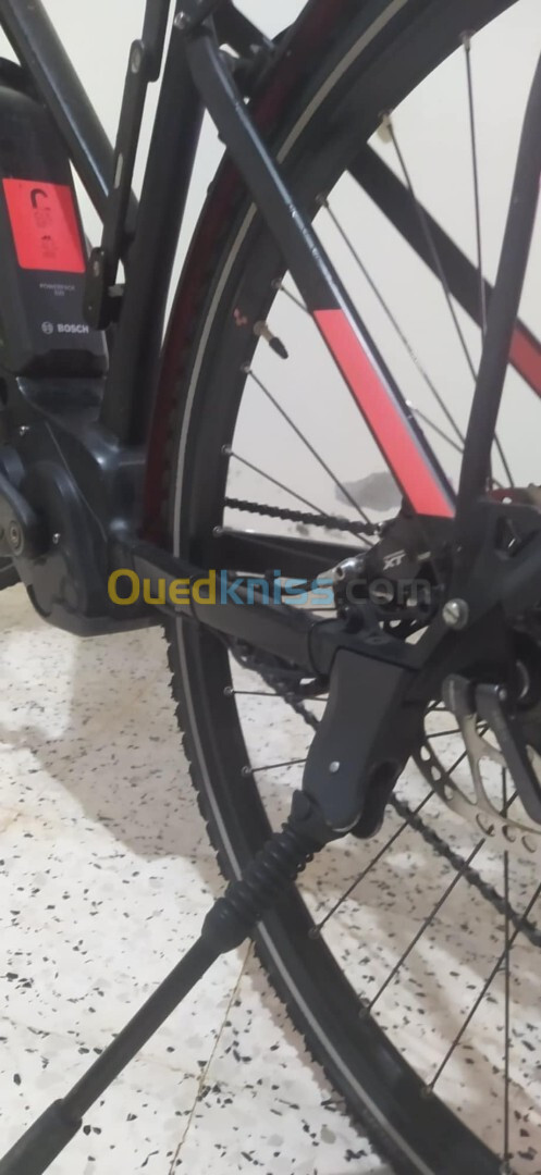 Vélo éléctric moteur BOSCH de la marque QUBE