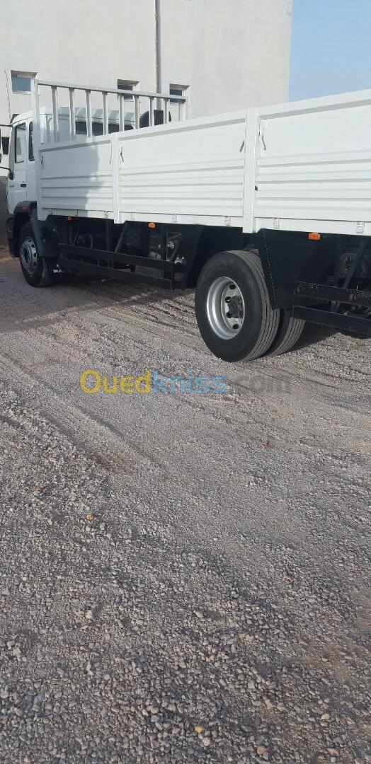 Camion plato Cla 230 2022