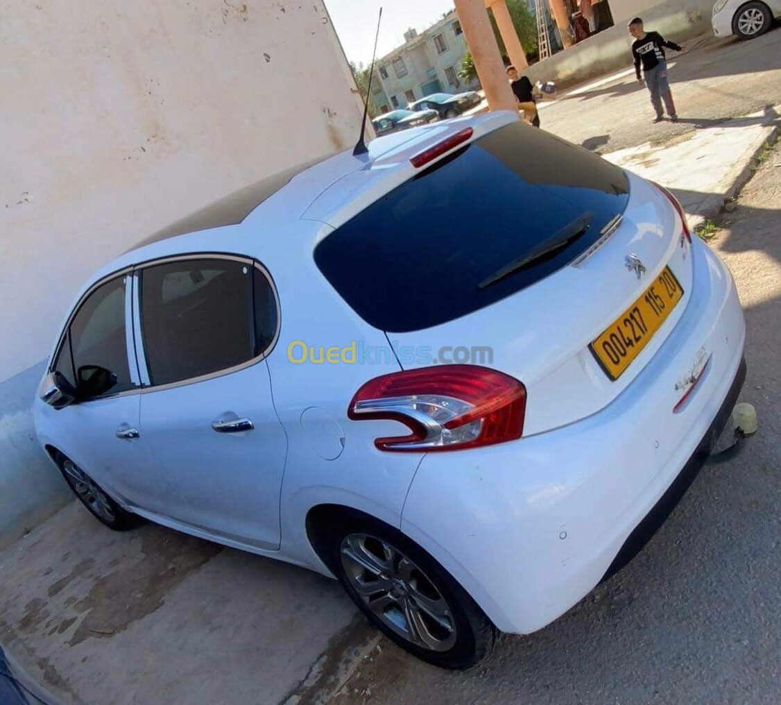 Peugeot 208 2015 Allure