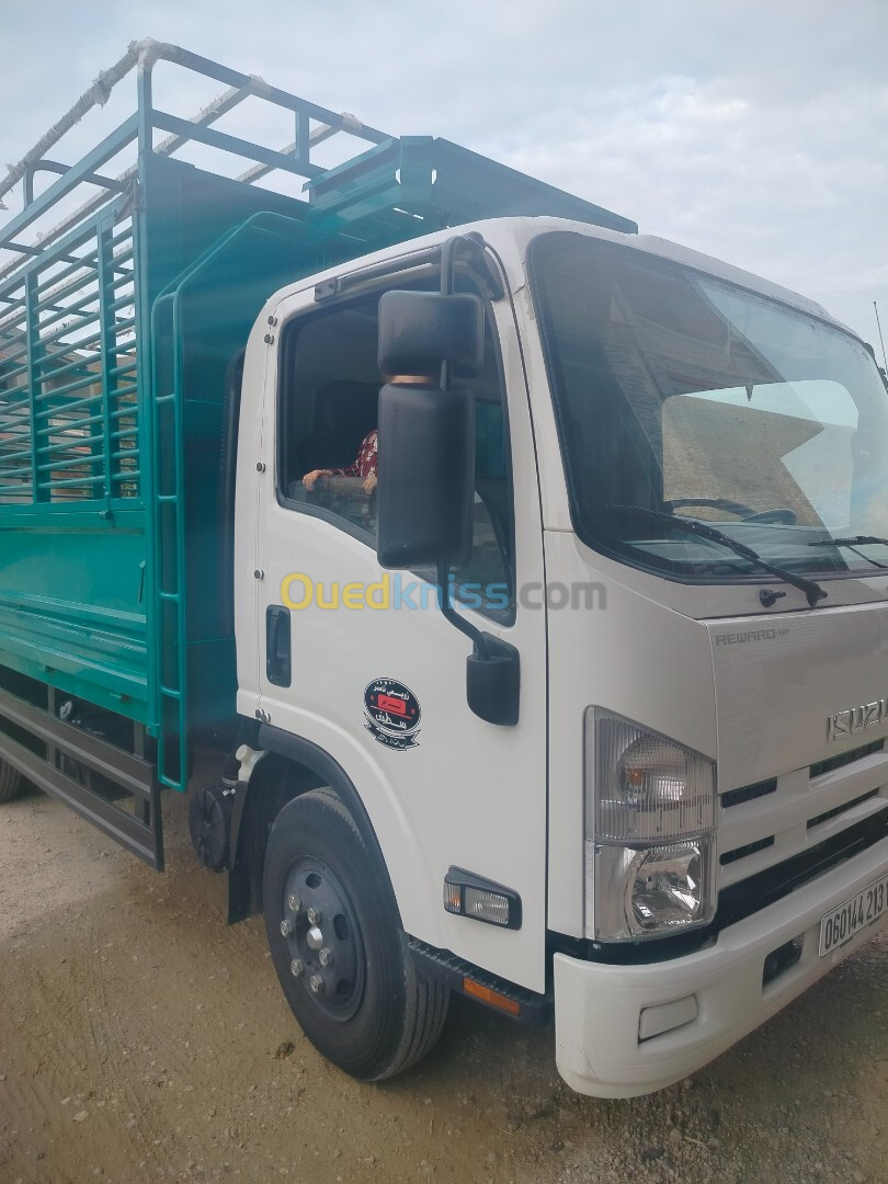 Isuzu super jumbo Npr 71 Isuzu 2013