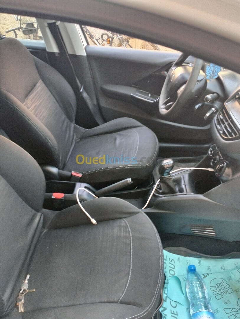 Peugeot 208 2015 Access