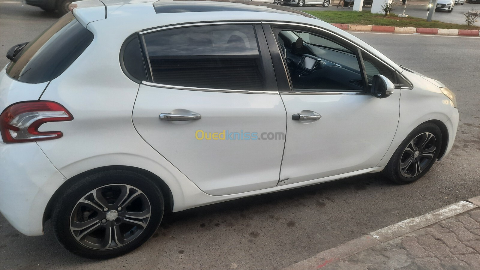 Peugeot 208 2015 Allure