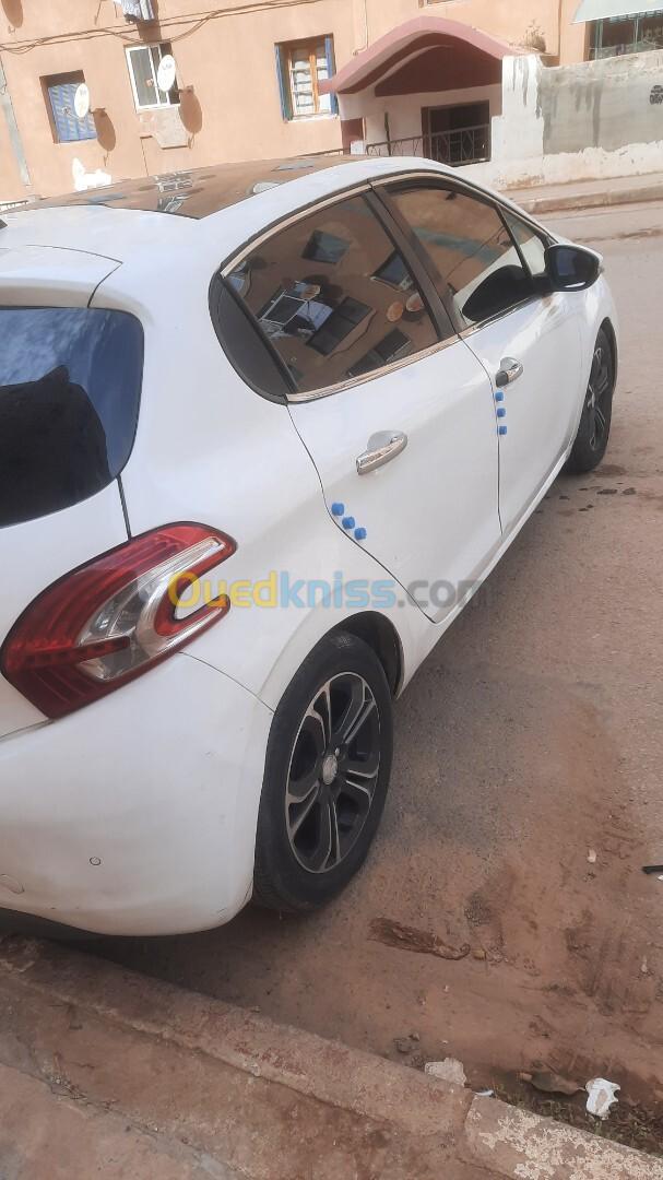 Peugeot 208 2015 Allure