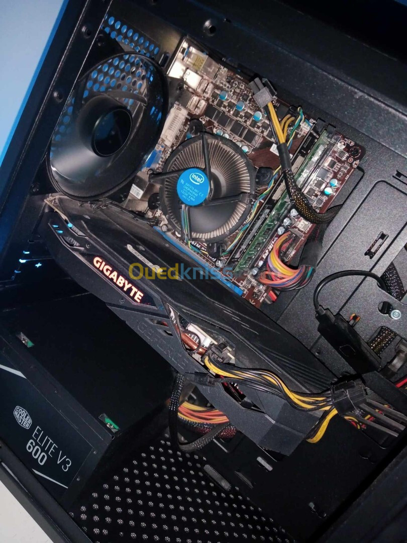 Pc Gamer A Vendre & [2] Moniteurs