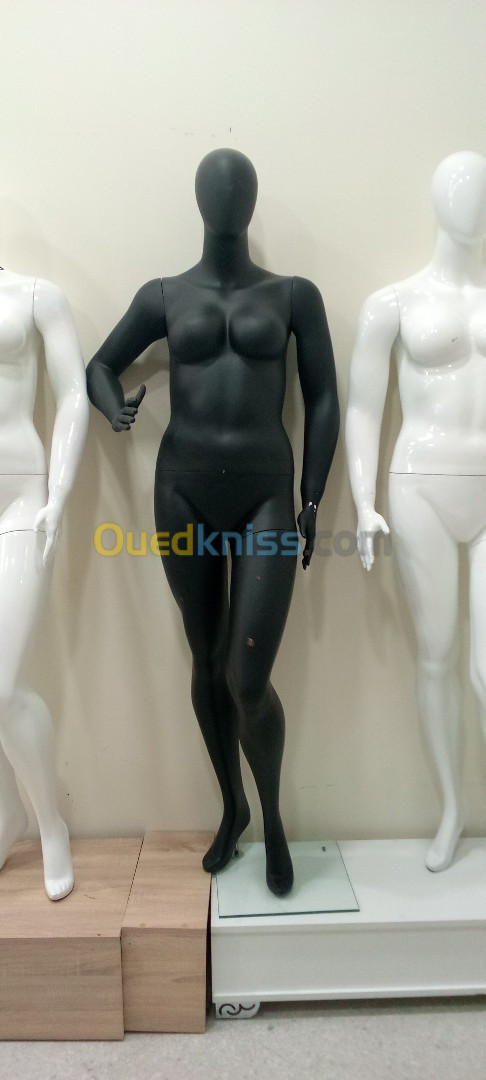 mannequin de boutique en résine et plastique