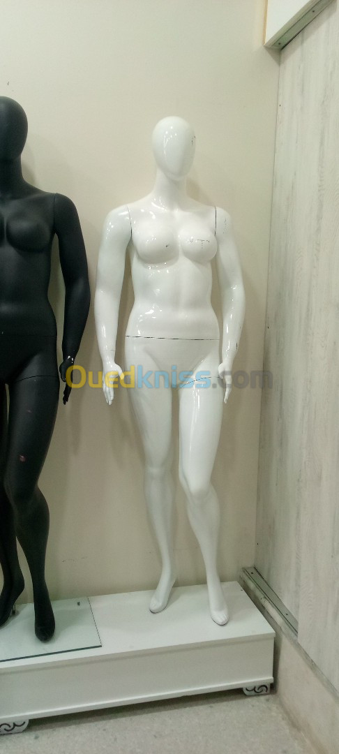 mannequin de boutique en résine et plastique