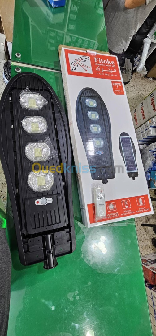 Luminaire solaire 200w مصباح الطاقة الشمسية