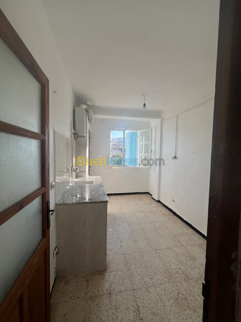 Location Appartement F3 Tipaza Cherchell