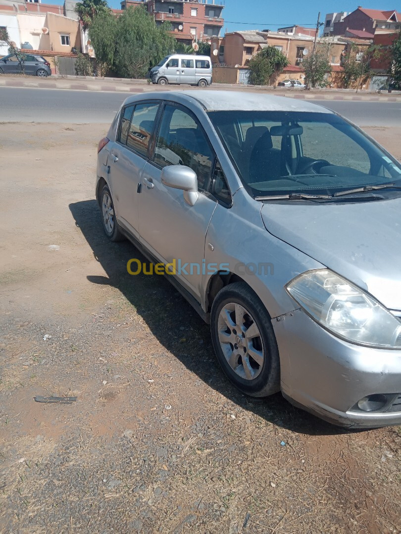 Nissan Tiida 5 portes 2007 Tiida 5 portes