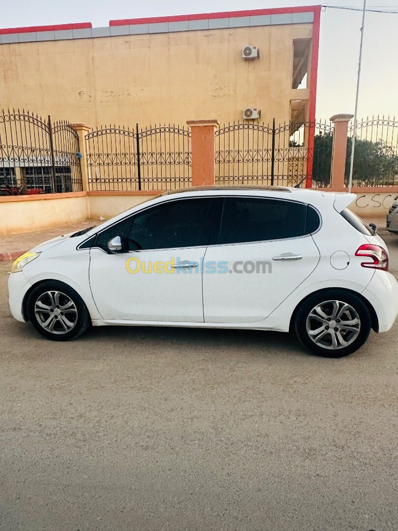 Peugeot 208 2014 