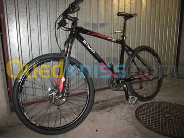 Velo VTT btwin Rockrider 8.1 