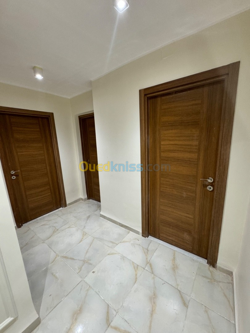 Location Appartement F4 Batna Batna