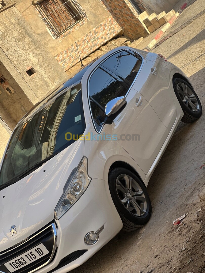 Peugeot 208 2015 Allure