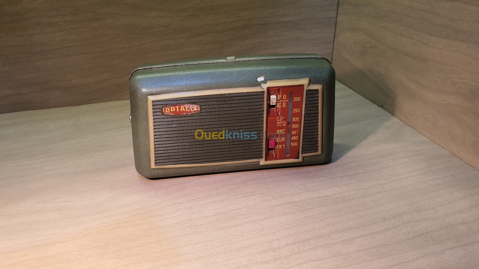 Petite Radio portatif rétro OPTALIX modèle Saint James des années 60